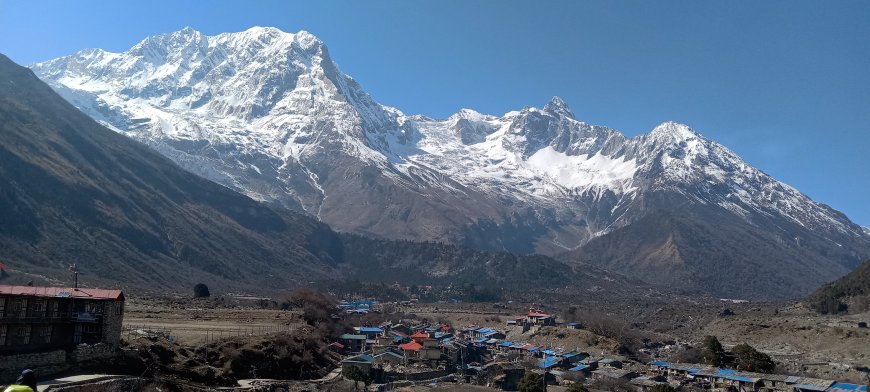 How To Pack Lightweight Yet Warm Clothes For the Annapurna Circuit